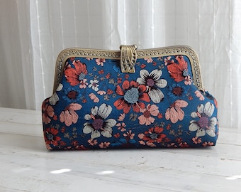 Dark Green Embroidery Silk Floral Clutch Purse Wallet / Crossbody Aluminum Chain Strap