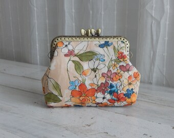 Floral Design Wallet Card Holder Coin Purse with Butterfly Kiss Clasp