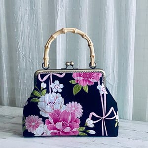 Bolso de mano con diseño floral de estilo japonés, cartera con asa de bambú y cierre de beso