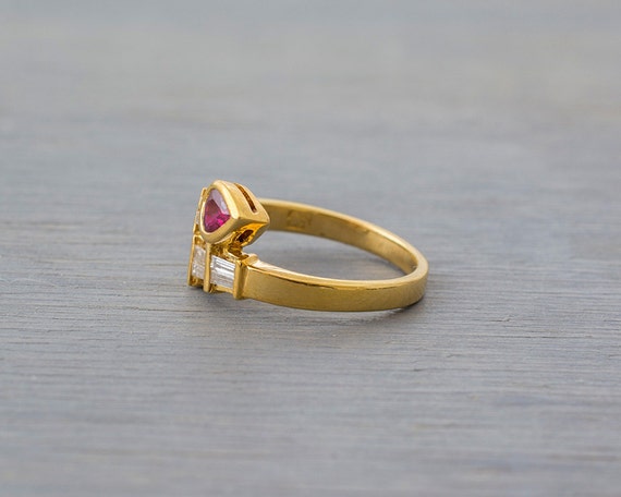 Vintage 18k Yellow Gold, Red Ruby Diamond Ring - … - image 2