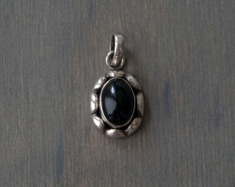 Modernist Silver Onyx Cabochon Pendant Neckalce - Vintage Sterling Silver Oval Pendant - Black Onyx