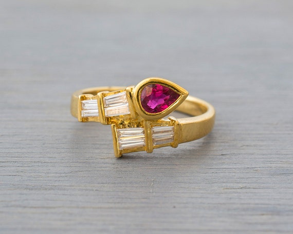 Vintage 18k Yellow Gold, Red Ruby Diamond Ring - … - image 1