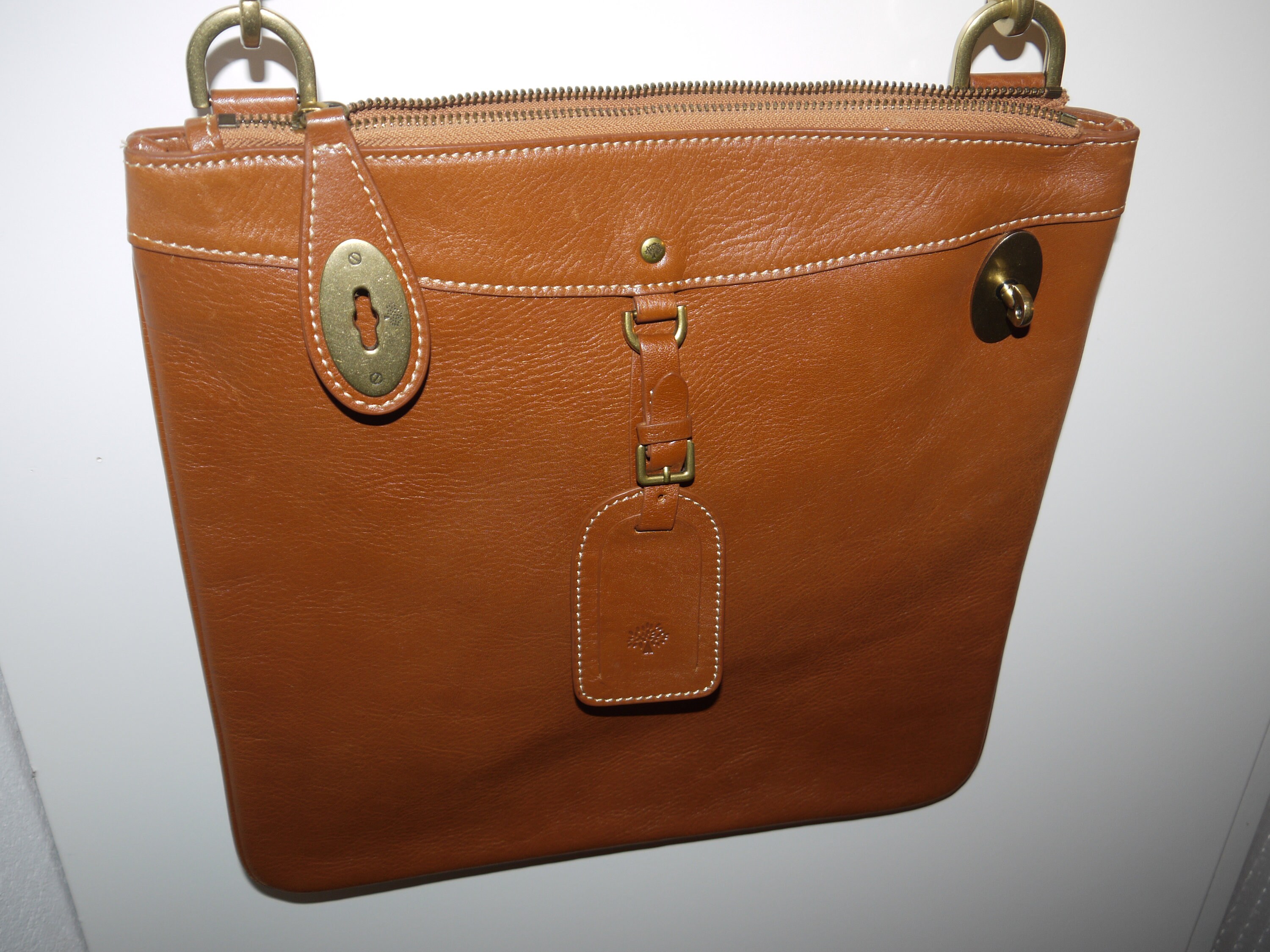 Lot 280 - A Mulberry vintage tan leather shoulder bag