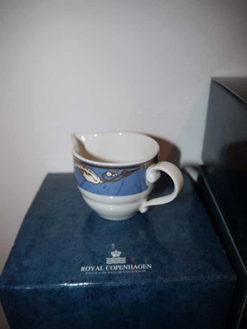 Creamer- Denmark 1990 -Unused Blue Magnolia Royal Copenhagen