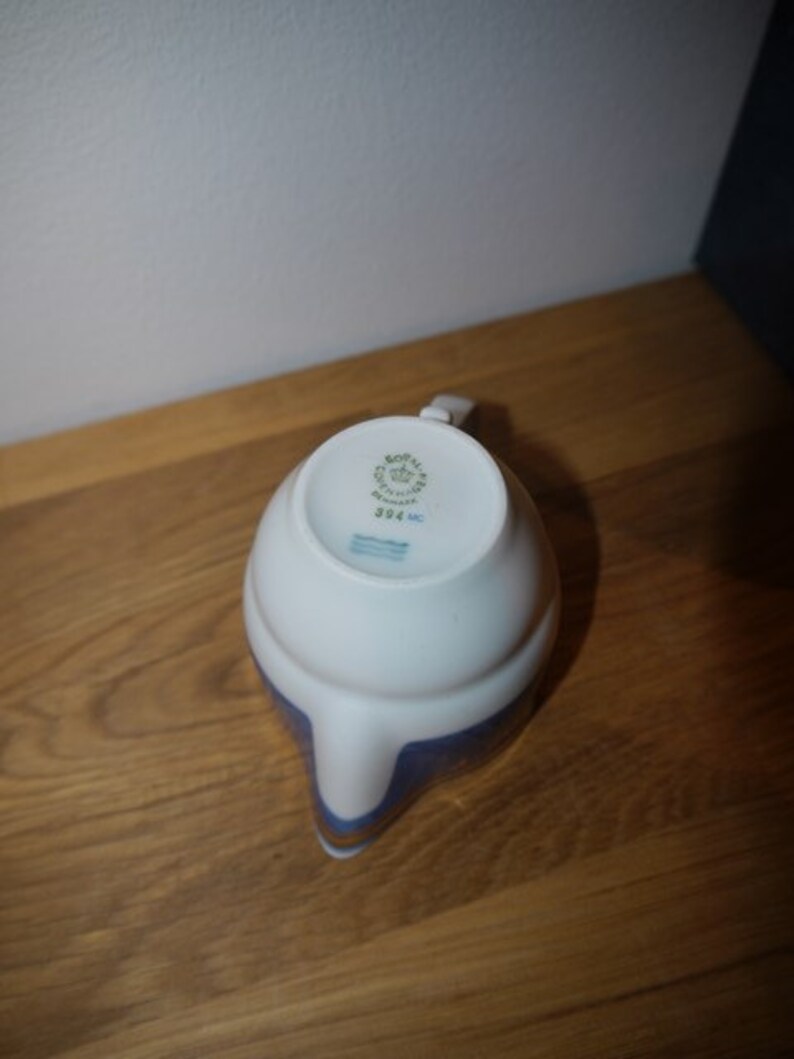 Creamer- Denmark 1990 -Unused Blue Magnolia Royal Copenhagen