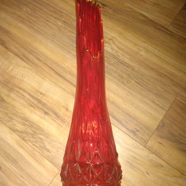 LE Smith diamond butt swung glass vase 27 inches tall beautiful red color