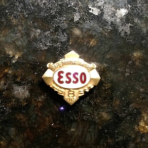 Vintage Esso 10k gold 8 year safe driving award pin