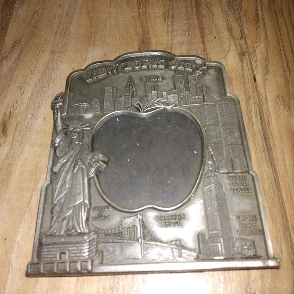 Vintage New York themed metal picture frame with Twin Towers