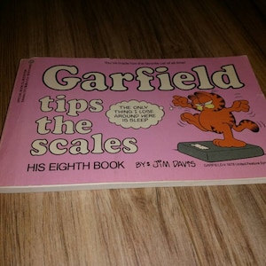 Garfield tips the scales His eighth book by Jim Davis 1982