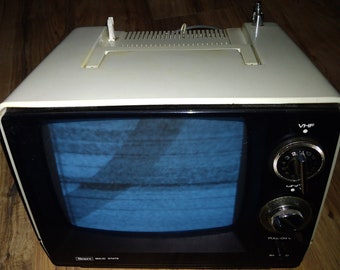 Vintage Sears Solid State TV model 562 50211400