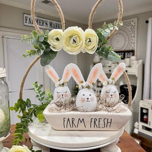 Set  of 3 Bunny Eggs with white flowers