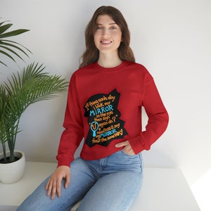 1re chose chaque jour… Le sweat-shirt propose de l&#39;humour avec autodérision 4 à tous ceux qui peuvent rire d&#39;eux-mêmes. Le sens de l&#39;humour, se moquer de soi.