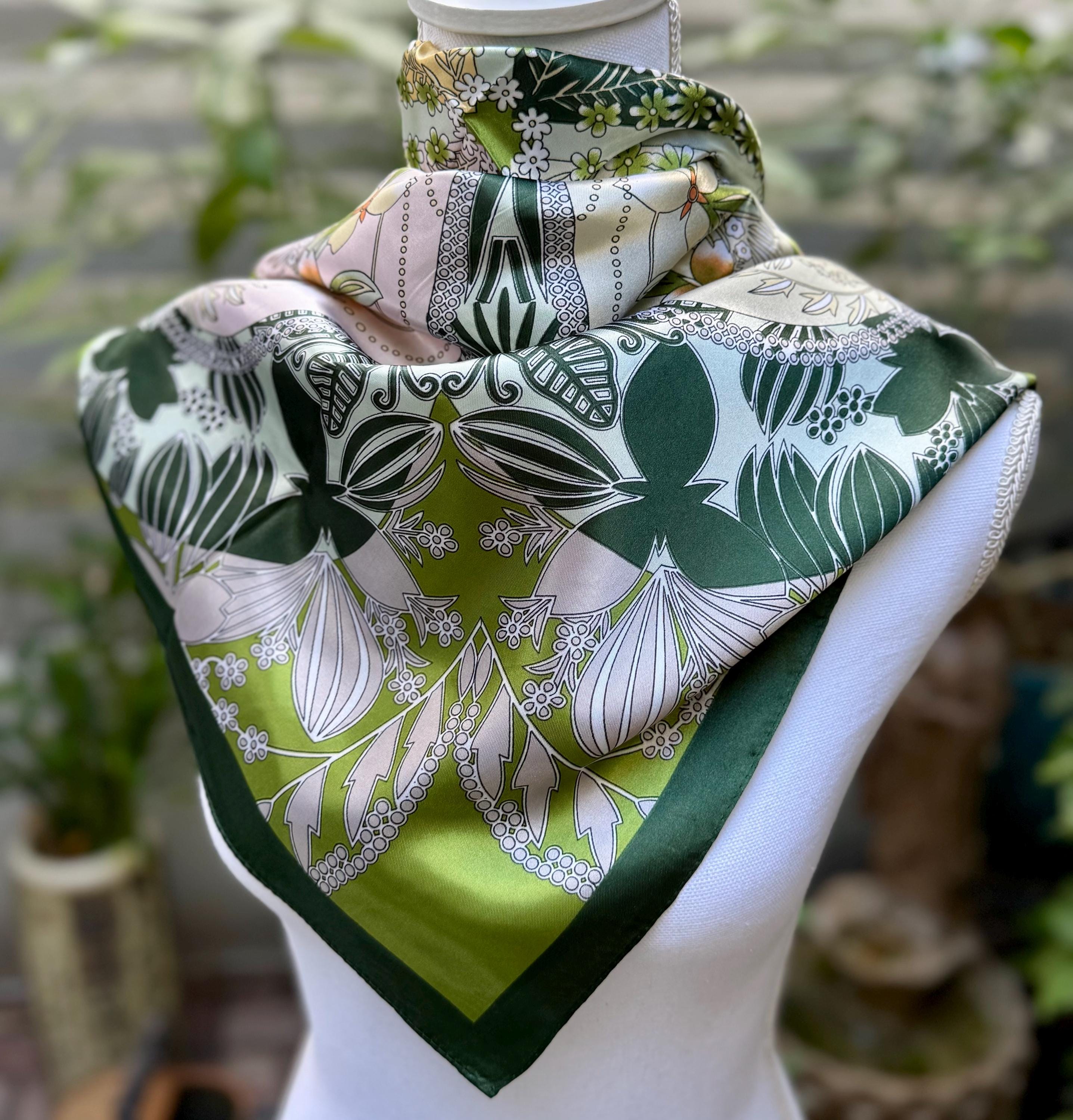 Four-leaf Clover Silk Blend Scarf: Spring Green Floral Print  display picture 2