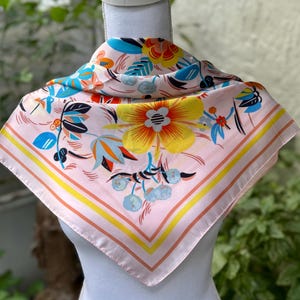 BOLD PINK FLORA - foulard en soie mélangée - foulard en soie mélangée / foulard / écharpe turban / foulard - Bandana soyeux