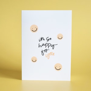 Tarjeta linda con cara sonriente / Tarjeta de felicitación para la graduación / Tarjeta de celebración para un amigo
