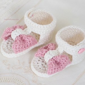 Crochet Pattern // Beginner Easy Newborn Girl Bow T Strap Shoes, Toddler Slippers // Bonbon Baby Sandals Pattern PDF