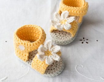 Crochet Pattern // Beginner Easy Newborn Flower Booties Toddler T Strap Slipper Shoes // Daisy Delight Baby Sandals Pattern PDF
