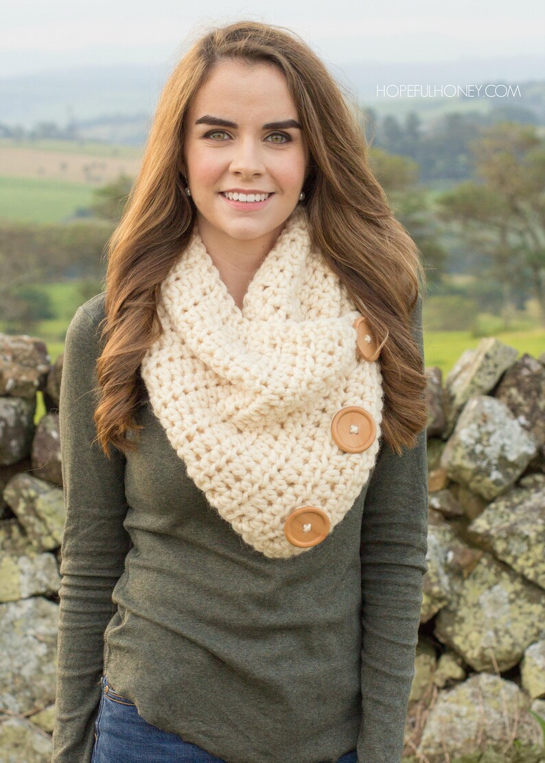 CROCHET PATTERN Basic Chunky Button Scarf image 1