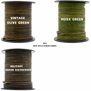 Pu&ograve; includere: Tre bobine di cordoncino rotondo in pelle in diverse tonalit&agrave; di verde. Le bobine sono etichettate "Vintage Olive Green", "Moss Green" e "Military Green Distressed".