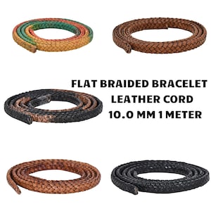 Peut inclure: Quatre bobines de cordon en cuir tressé de différentes couleurs. Les cordons mesurent 10 mm de large et 1 mètre de long. Les couleurs sont le brun, le noir, le brun et le noir, et le vert, le jaune et l'orange.