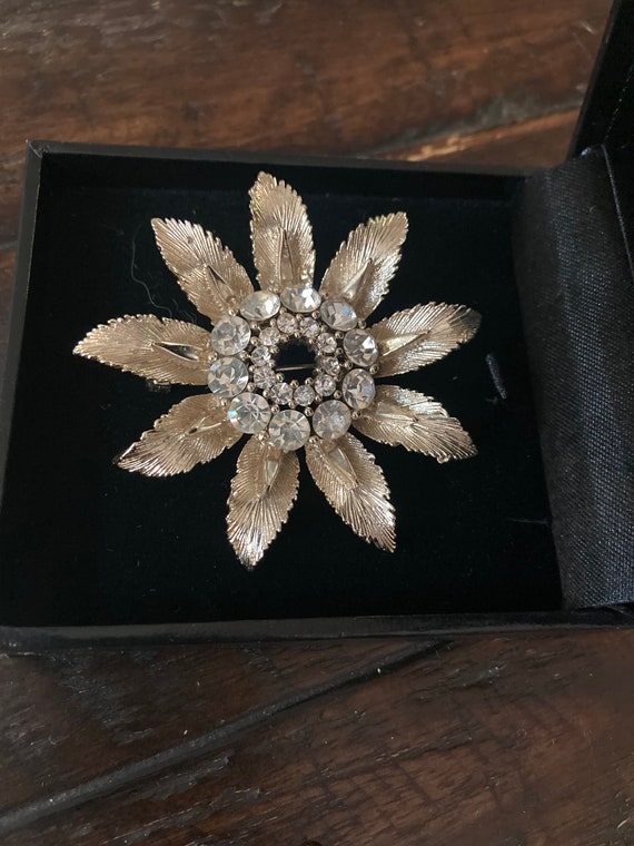 Signed Lisner Gold Tone Flower Pin Pave Faux Diamo