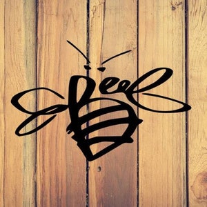 Könnte beinhalten: Schwarz-weiß-Illustration einer Biene mit dem Wort "bee" in einer stilisierten Schrift.