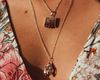 Collar en capas de citrino y concha de abulón: joyería bohemia de playa