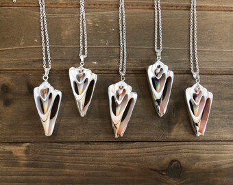 Collar de conchas de estrómbico cortadas: joyería bohemia de sirena para playa