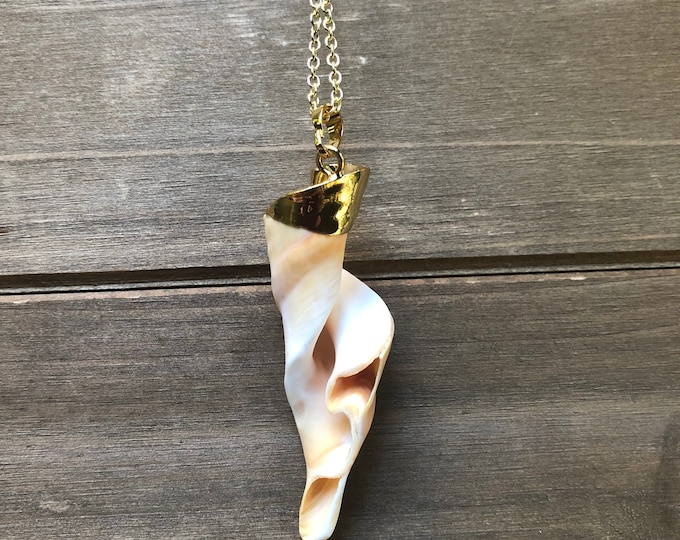 Coral Shell Necklace, Mermaid Jewelry, Bridesmaid Gift, Beach Wedding Jewelry, Beach Lovers Gift Mom, Gifts from Daughter, Everyday Jewelry