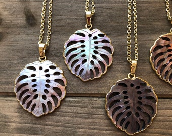 Collar de hoja de monstera: concha de mejillón tallada, joyería de isla tropical