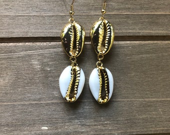 Gold Cowrie Shell Earrings, Beach Wedding Jewelry, Ocean Lover Gift, Beach Wedding Jewlery, Gift Mom, Mermaid Jewelry, Small Shell Earrings