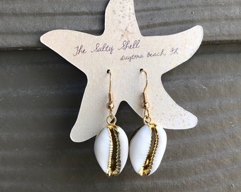 Cowrie Shell Earrings, Beach Wedding Jewelry, Ocean Lovers Gift, Nautical Wedding Jewlery, Gift Mom, Mermaid Jewelry, Small Shell Earrings