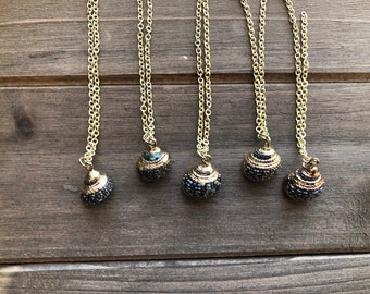 Collar de conchas pequeñas: joyería bohemia de playa, regalo de San Valentín