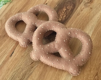 Pretzel, play food, felt food, felt pretzel, snack food, pretend play, play kitchen, bakery toy