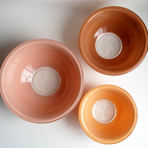 Pyrex clear bottom bowl set, AUTUMN RAINBOW mixing bowls, Pyrex Designs bowls, peach brown pink kitchenware, Pyrex nesting bowls 322 323 325