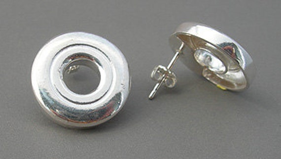 Open Hole Flute Key Post Earrings