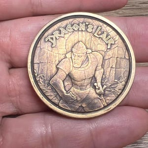 Laser-engraved Dragon’s Lair coin featuring Dirk the Daring and the undead knight. Free shipping + capsule included!