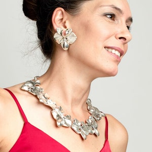Silver Flowers Necklace, Chunky Floral Necklace, Silver Bib Necklace, Art Nouveau Necklace, Large Flower Pendant, Silver Collar Necklace