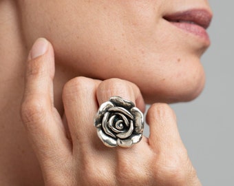 Sterling silver flower ring in a rose shape made with electroforming technique. Nature inspired jewelry