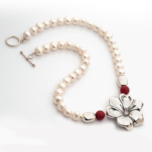 Pearl Necklace with Flower Pendent, White Pearl Necklace, Silver Floral Pendent Necklace, Boho Necklace, Handmade Pearl Necklace for Women