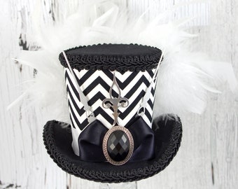 Black and White Zigzag Medium Mini Top Hat Fascinator, Alice in Wonderland, Mad Hatter Tea Party, Derby Hat