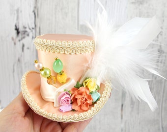 Peach and Cream Paper Flower Small Mini Top Hat Fascinator, Alice au pays des merveilles, Mad Hatter Tea Party, Derby Hat