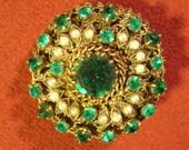 Vintage Brooch Pin Large Round Filigree Filigree Green Glass Gem Stone Pearls Romantic Victorian Antique Gold Tone Pill Box Shape Jewelry