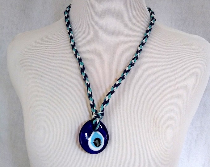Evil eye bead pendant necklace