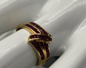 18k Gold and Ruby Gemstone Ring Size 6