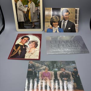 Lot de cinq TRH Prince Charles (tel qu'il était alors) Cartes postales du mariage royal du roi Charles et de la princesse Diana