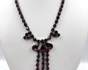 Elegante collar vintage antiguo con flecos de cristal morado