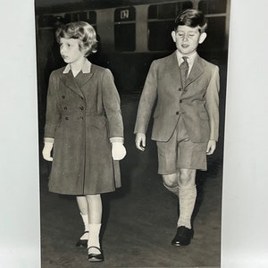 Carte postale TRH prince de Galles et princesse Anne enfants