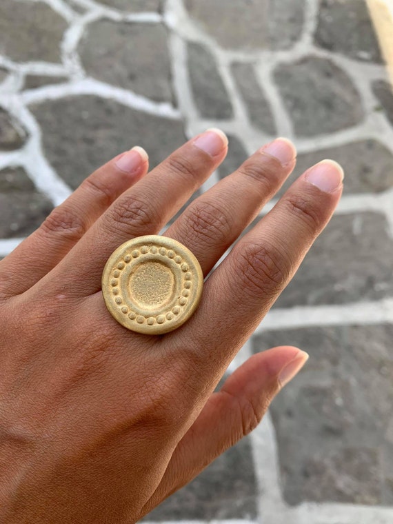 Shipwreck Signet Ring in 18K Yellow Gold, 24mm | David Yurman