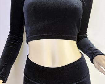 Pantaloncini e top in velluto nero